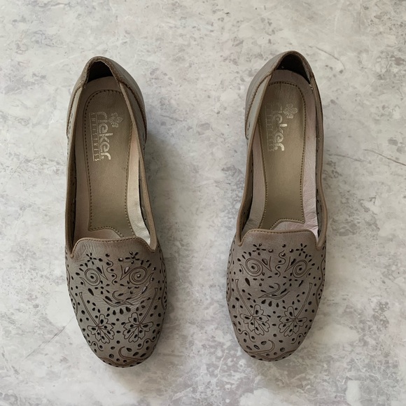 Rieker Antistress Laser Cut Out Floral Low Pumps - Picture 2 of 8